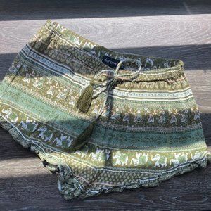 SOFT GREEN PATTERNED FLOWY SHORTS